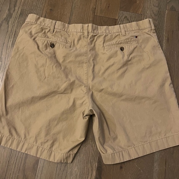 Tommy Hilfiger Tan Flat Front Shorts Sz 42 - Picture 2 of 5